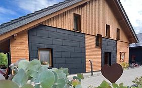 BergNest Ferienhäuser Haus mit Herz